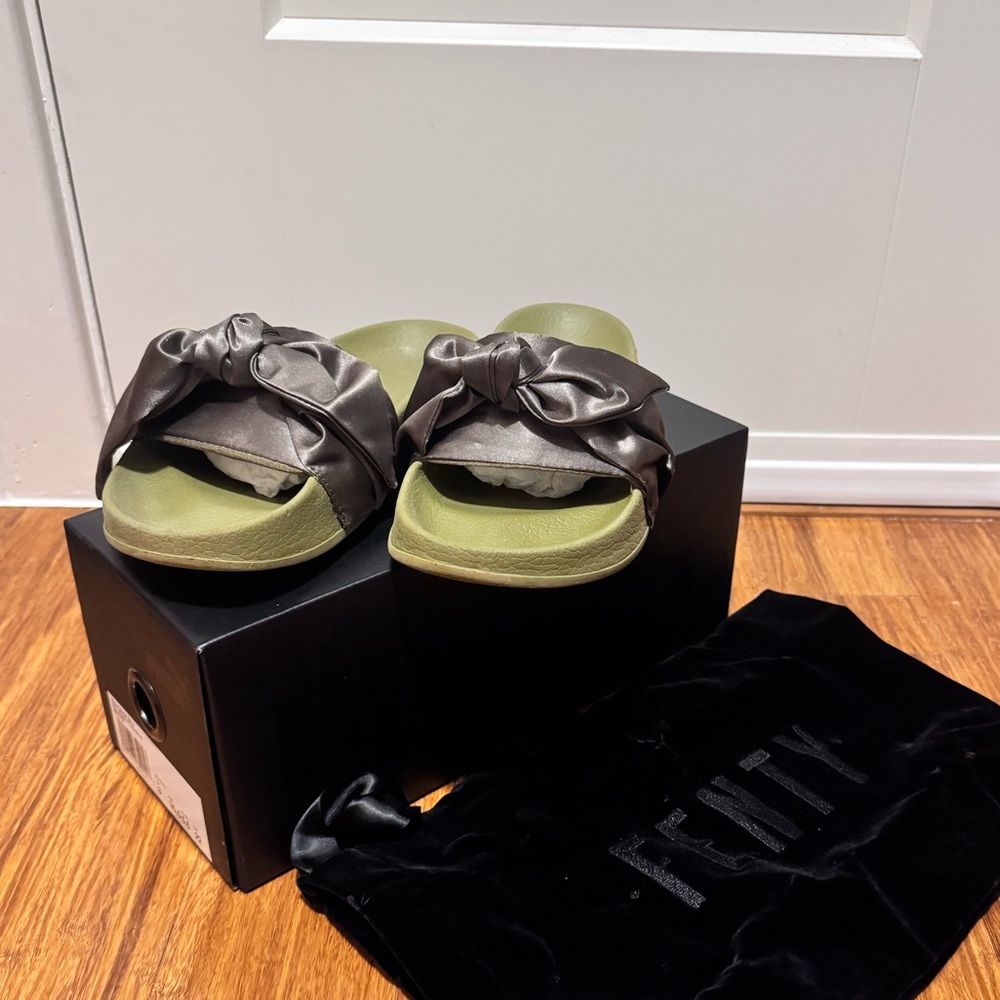FENTY X PUMA Bow Slides in Olive. Size 5.5